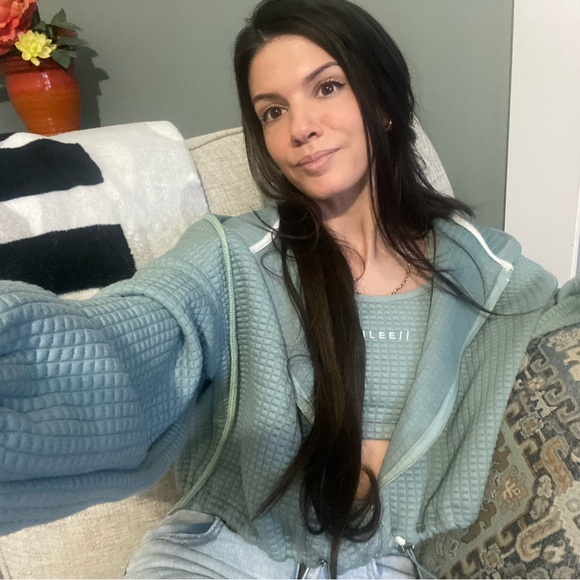 Meet your Posher, Amanda - Picture 6 of 7